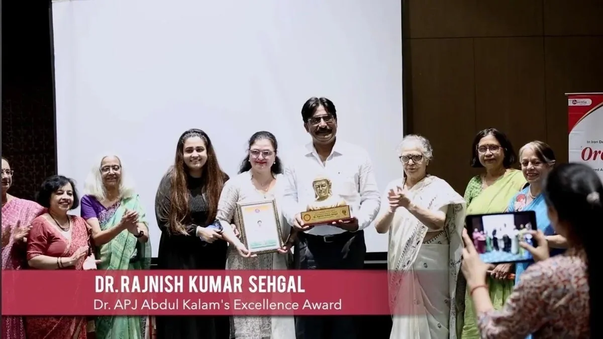 Rajnish Sehgal receiving the Dr APJ Abdul Kalam Excellence Award