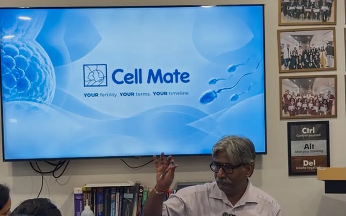 Rajnish Sehgal explaining sperm DNA fragmentation to clinicians at a Cell Mate session in Delhi